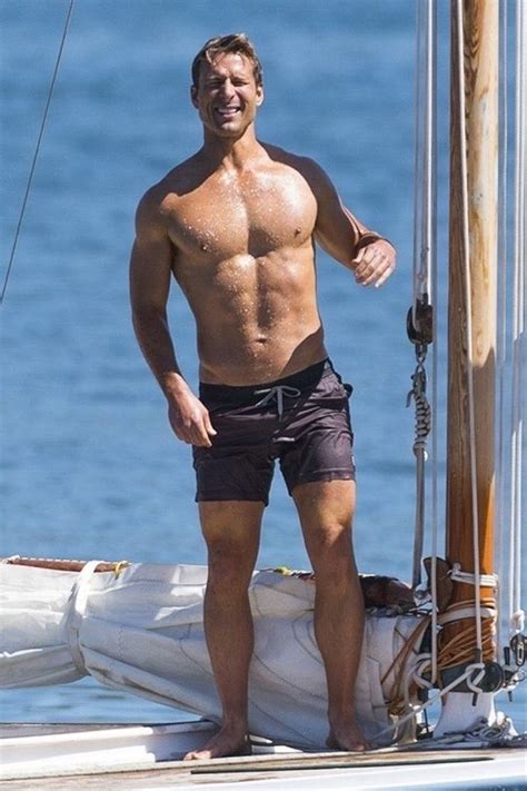 Pretty Men Gorgeous Men Chris Hemsworth Shirtless Shirtless Actors Jane The Virgin Rafael