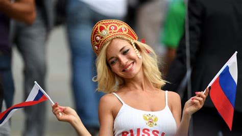 La Célèbre Fan Russe Du Mondial Est Elle Une Actrice Porno Ladepechefr