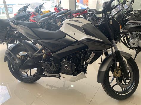 Combined with the world's 1st 4 valve, triple spark dtsi engine, pulsar ns200 is designed to thrill with its superior technology and street fighter looks. Bajaj, Pulsar 200 Ns, 2019, Blanco - $ 45,999 en Mercado Libre