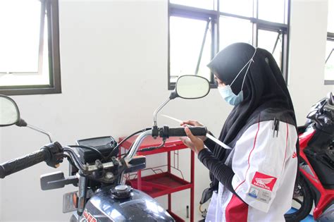 Kabar gembira bagi para pelaku umkm di indonesia yang belum dan sudah pernah. UJI KOMPETENSI KEAHLIAN SEBAGAI SARANA UNJUK KEMAMPUAN ...