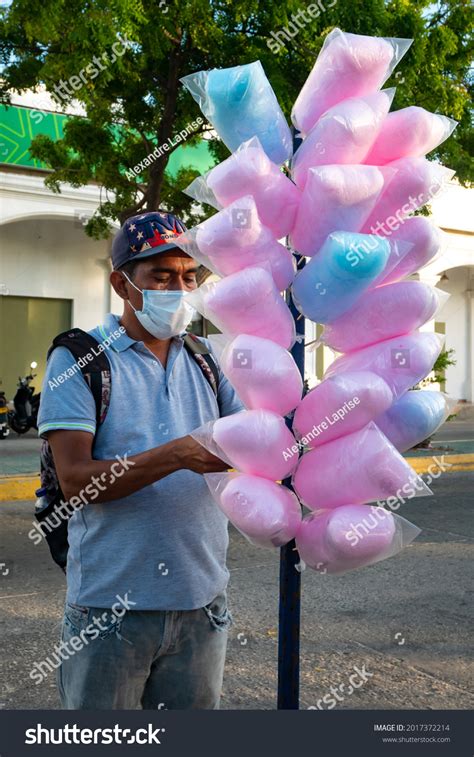 740 Cotton Candy Seller Images Stock Photos And Vectors Shutterstock