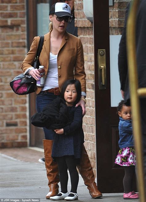 Two Girls And A Mommy Katherine Heigl Ushers Her Daughters Into Their