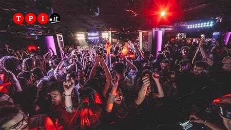 Voyage à porto tient un discours ferme mais indispensable : Covid in discoteca a Porto Rotondo, il focolaio si allarga ...