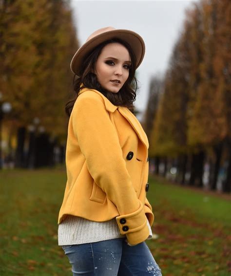 Impress and prank your friend and family with simulate a fake call and video calling from larissa manoela. Larissa Manoela fotos (175 fotos) - LETRAS.MUS.BR