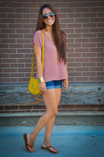 Simple Summer Outfit Tee Shorts And Sandals Simple Summer Outfits