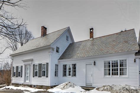 Rustic Vermont farmhouse on 10 acres wants $675K - Curbed