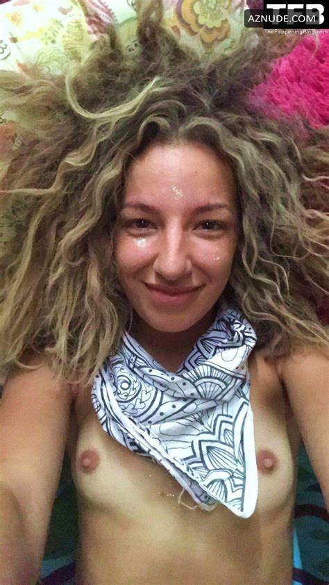 Vanessa Lengies Sexy Poses Nude Showing Off Her Tits In A Selfie On