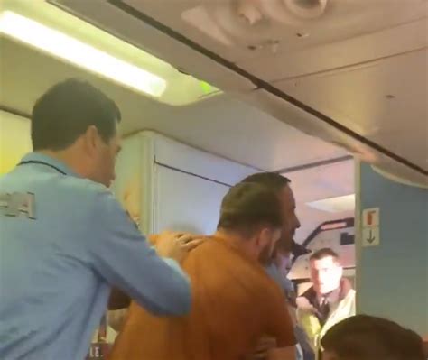 Drunk Ryanair Passenger Dragged Off Flight By Police After ‘screaming And Shouting At Other