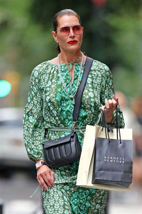Brooke shields (@brookeshields) | твиттер. Brooke Shields - Shopping in NYC 06/07/2019 • CelebMafia