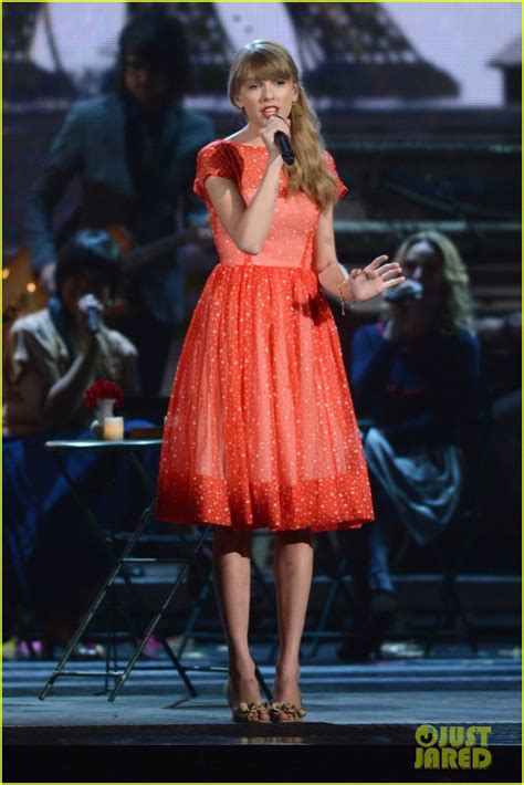 Taylor Swift Begin Again Live Performance At Cmas Watch Now Photo 2749610 Taylor Swift