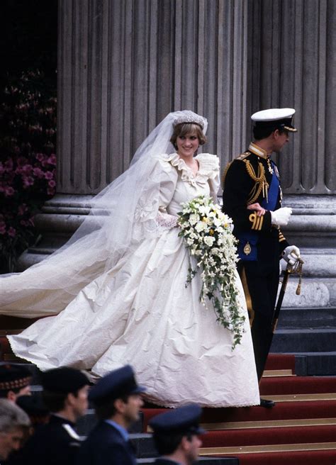 17 massive royal wedding fails you never knew about diana wedding dress princess diana wedding