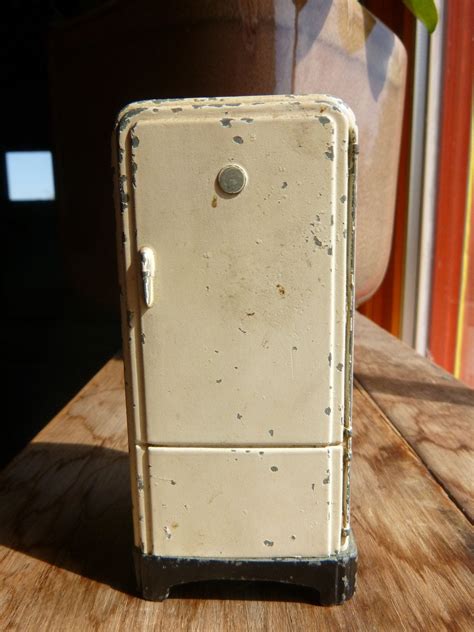 Founded by colonel william mccurdy to produce refrigerators and named national electric products company, the company adapted and shortened the name servel from their slogan, serving electricity. Refrigerator penny bank Servel Electrolux | Penny bank