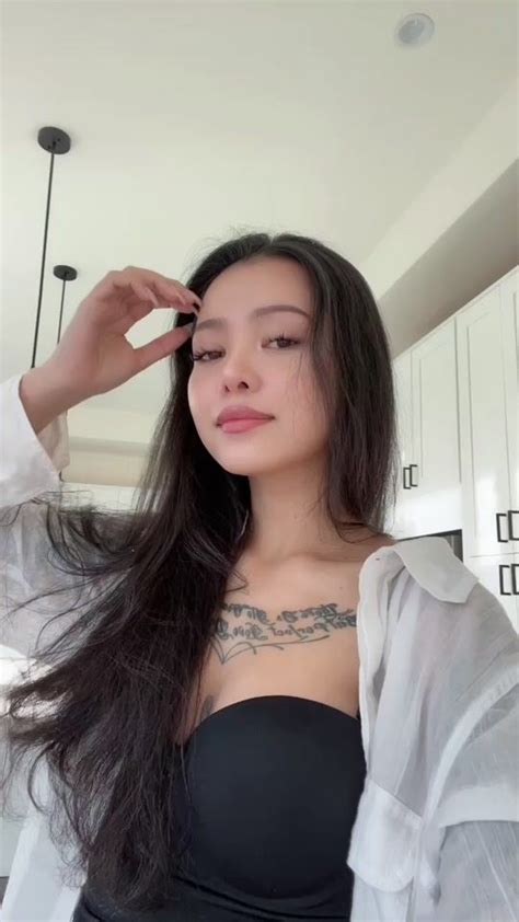 In may 2021, she released her debut single build a bitch. Bella Poarch (@bellapoarch) Official TikTok | Watch Bella ...