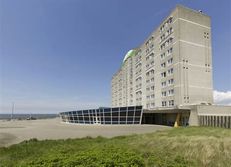 Along the delightful long sand beach there are pleasant cafes, water sports services, hotels and campgrounds. Center Parcs Strandhotel Zandvoort - Actiehotels