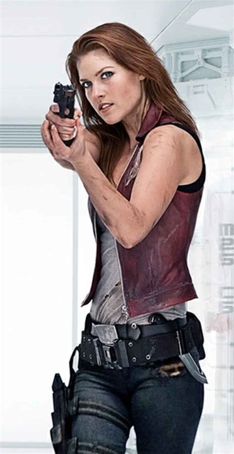 Resident Evil 4 Movie Claire Redfieled Wearing A Stylish