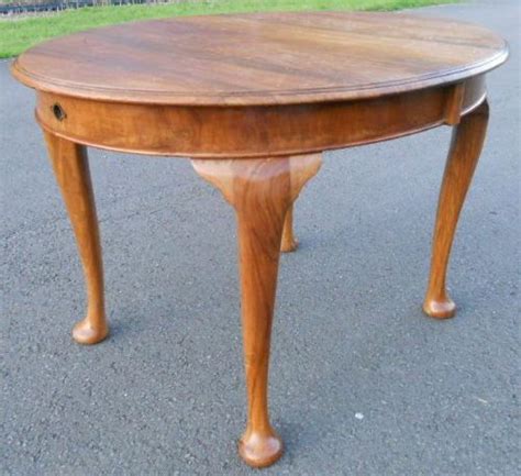Traditional round to oval mahogany dining table, extendable table seats 12. Small Walnut Oval Extending Dining Table | 303361 ...