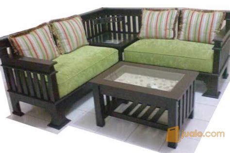 Material kayu yang padat membuat meja tv kayu dianggap lebih cocok ditempatkan pada ruangan yang luas, dan bukan ruang minimalis dengan lahan terbatas. 88+ Kursi Kayu L Minimalis HD Terbaik - Gambar Kursi