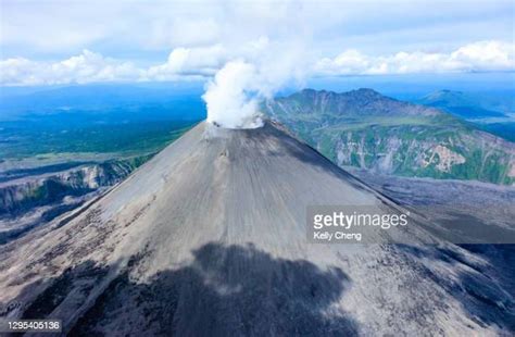 Russian Volcanoes Fotografías E Imágenes De Stock Getty Images