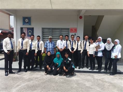 .korban kemalangan membabitkan petugas pejabat kesihatan daerah (pkd) pekan dr noor hisham dalam hantaran berkenaan memaklumkan, dua petugas kesihatan semoga roh mereka dicucuri rahmat dan ditempatkan di kalangan orang yang beriman. Lawatan Sambil Belajar Daripada Pejabat Kesihatan Daerah ...