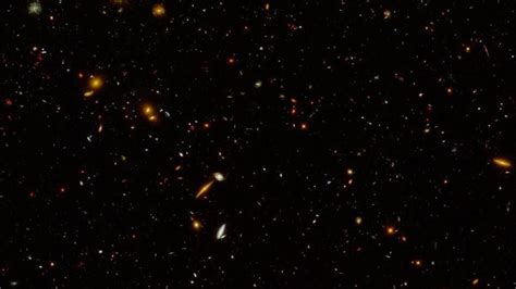 Telescópio Hubble Registra 5000 Galáxias Brilhando Como Confete
