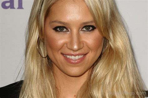Anna Kournikova Smiling Face Super Wags Hottest Wives And