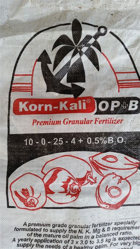 Pemupukan npk saat ini banyak digunakan petani dalam peluang usaha berkebun tanaman cabe. Warisan Petani: Baja Tanaman 3 : Baja NPK Merah