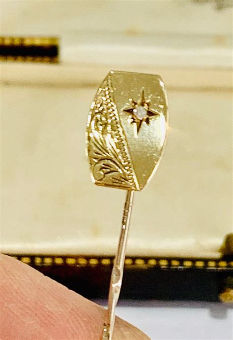 Stunning Vintage 9ct Gold Diamond Tie Lapel Pin Hallmarked