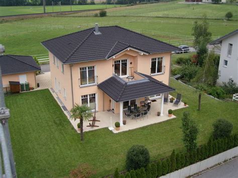 Weber haus baut sehr solide häuser und ich ich habe schon einige baustellen gesehen, auf denen weber haus war schon in den 70er jahren sehr erfolgreich und kann neben schwörer, huf, kampa. » WeberHaus GmbH & Co. KG « Hier alle Infos | Käuferportal