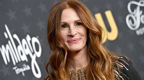 The 35 Product Julia Roberts Makeup Artist Swears Woman And Home