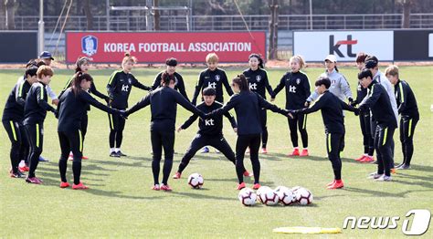 Jun 09, 2021 · 18개월만에 시작되는 아시아 2022 fifa 카타르 월드컵 2차예선 경기일정 대한민국은 3승을 챙길 수 있을까? 훈련하는 대한민국 여자 축구 대표팀 | 다음스포츠