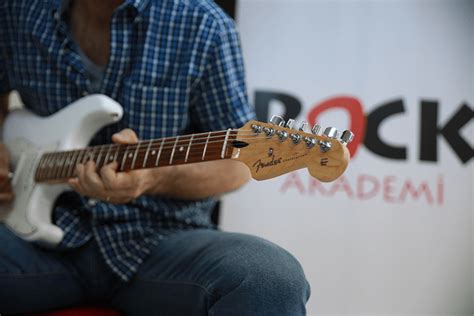 Am em everybody loves f em the things you do dm from the way you talk c tho the way you move. Gitar Akorları, Gitar Çalmaya Yeni Başlayanlar İçin Neden ...
