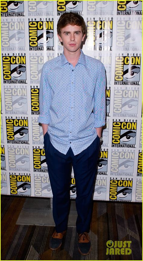 Bates Motel S Olivia Cooke Debuts Shaved Head At Comic Con 2014 Photo