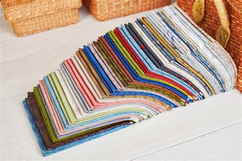 A fat quarter, in the sewing world, is something you really need to embrace. Fat Quarter Projects (11 FREE fat quarter pattern ideas)