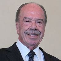 Manuel rui azinhais nabeiro comih • commaic (campo maior, 28 de março de 1931) é um empresário português. Rui Nabeiro