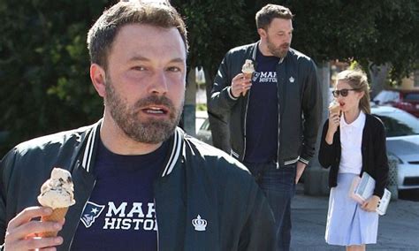 Ben Affleck Takes Daughter Violet Out For Ice Cream In La Daily Mail Online