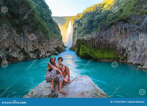 Tamul San Luis Potosi Mexico January 6 2020young Women Posing In