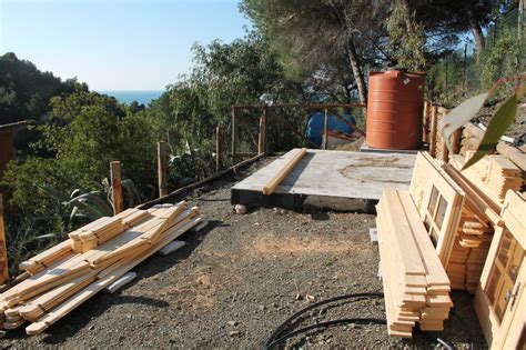 Il legno è in grado di offrire una costruzione più agevole e più confortevole, che sia più gradevole da vivere e abitare, a prescindere da quale sia la destinazione che vorremo farne. Come costruire una casetta in legno |La Pratolina