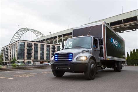 Daimler Delivers Its First All Electric Freightliner Truck Electrek
