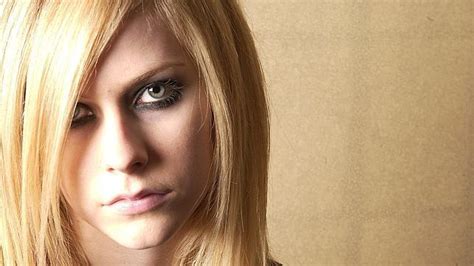 Avril Lavigne Sufre La Enfermedad De Lyme Provocada Por Una Garrapata