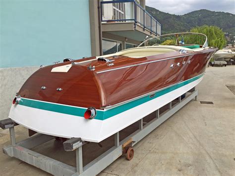 Classic Riva Super Tritone in London Masterpiece Fair - Marine Industry