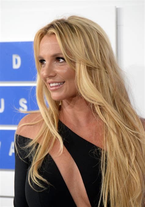 In 2013, she had a brunette moment with subtle. Britney Spears Brown Hair | Spefashion