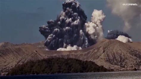Vulkan Taal Nahe Manila Spuckt Asche 15 Kilometer In Die Höhe Video Dailymotion