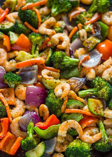 I love seafood very very much. Easy One Pan Roasted Shrimp and Veggies | Gimme Delicious