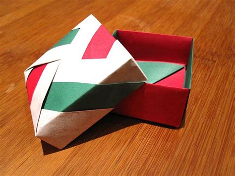 Origami schachtel falten origami schachteln papier falten schachteln falten anleitung origami boxen diy kreative ideen free pdf scheme for creating hearts from paper 6 pages. Origami-Schachtel in Modular-Technik - gefunden auf ...