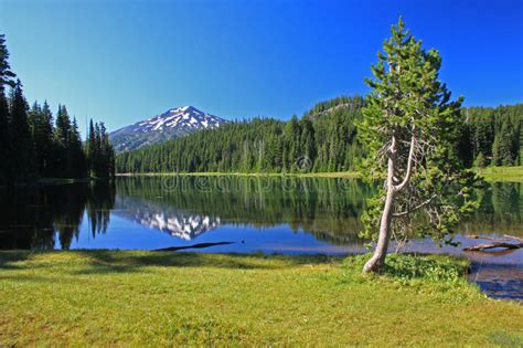 Todd Lake Along The Cascade Lakes Scenic Byway Near Bend Oregon Stock