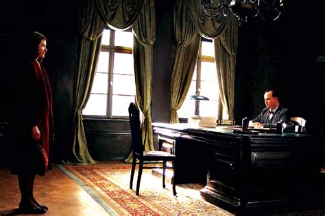 The final days is a long interrogation conducted across a desk in a police the answers come from sophie scholl (julia jentsch), a student of biology and philosophy. Bild von Sophie Scholl - Die letzten Tage - Bild 20 auf 22 ...