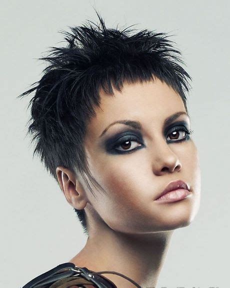La coiffure est lart darranger les cheveux éventuellement de modifier leur aspect extérieur. Coiffure tres courte femme 2019