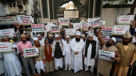 India Criminalizes Instant ‘talaq Divorces For Muslim Men The New York Times