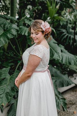 Kaufen preiswerte günstige brautkleider und brautmode mit erstklassiger qualität nach maß.bei milanoo gibt es mehr als 800 wunderschöne brautkleider styles.shoppen sie jetzt ihre trauhafte. Brautkleider für große Größen - elementar I moderne ...