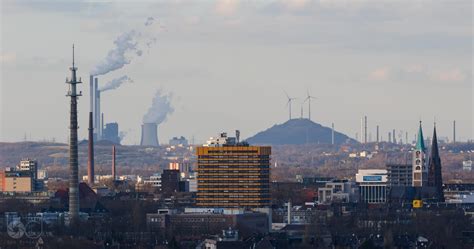 The city's population as of december 31 2012 was 257,600. Gelsenkirchen: Skyline - bd-foto.de
